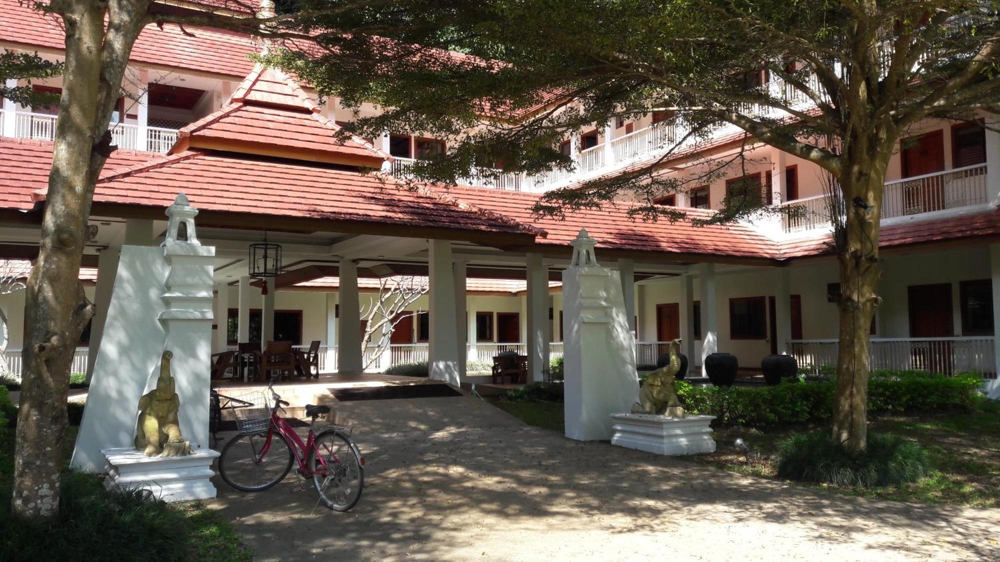 Suan Bua Hotel & Resort Ban Pong  Eksteriør billede